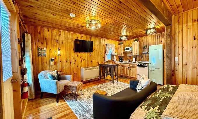 Old Forge Cabaña | Village Cottages East: Town & Trails Cottage for 2 with private Hot Tub!