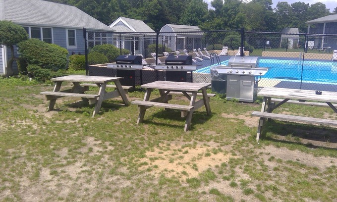 South Yarmouth Hotel | Village Green Motel