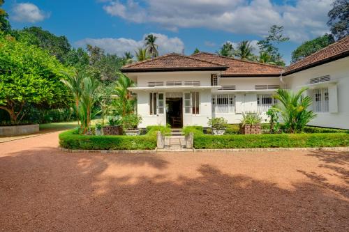 Gonagala Casa | Village Headman's Five Bedrooms Entire Bungalow