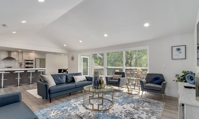Davis Casa | Village Homes: Elegant Serene Retreat