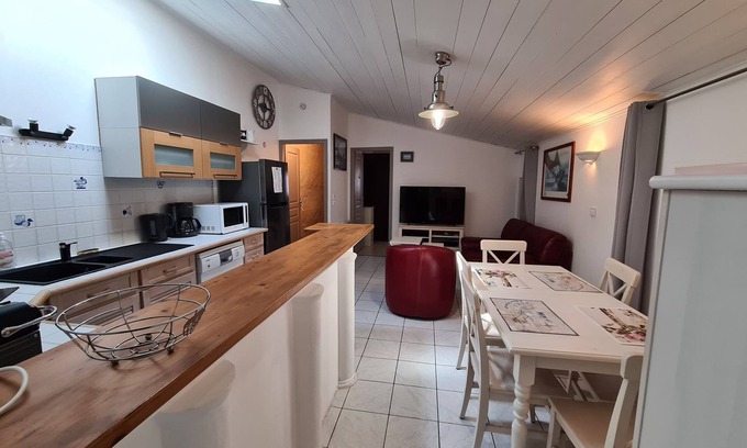 La Flotte Casa | Village House - Close to the Marina