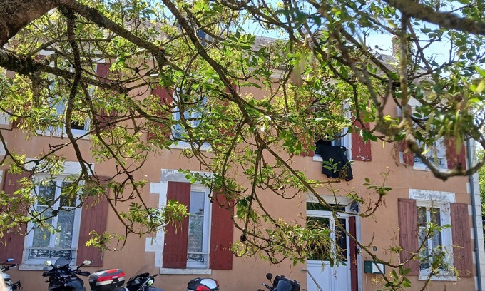 Veaugues Casa | VILLAGE HOUSE