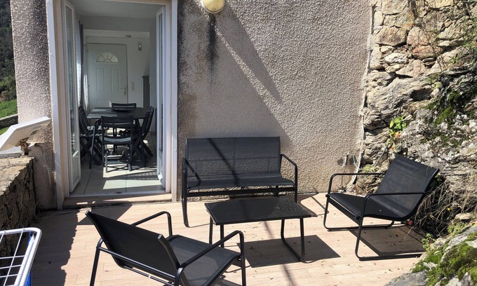 Poggio-di-Nazza Apartamento | Village house with sea and mountain views, pets welcome!