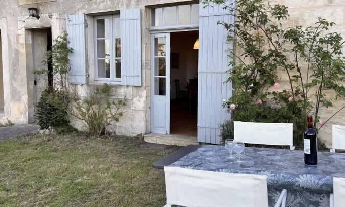Limeuil Casa | Village house with garden and lovely view