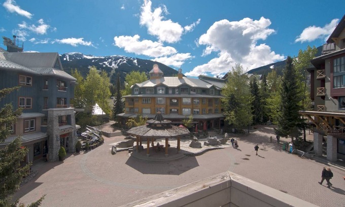 Village North Condominio | Central Whistler Village - ¡Distancia a pie de todo! Ubicación de Deer Lodge