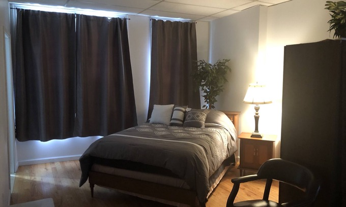 Baldwinsville Apartamento | Pueblo Loft encima del comerciante local