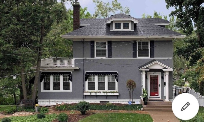 Davenport Casa | Village of east Davenport retreat