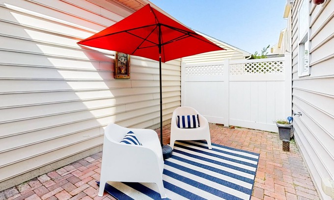 Villages of Five Points Casa | Village of Five Points townhome with pool, gym, and tennis access - bikes & W/D