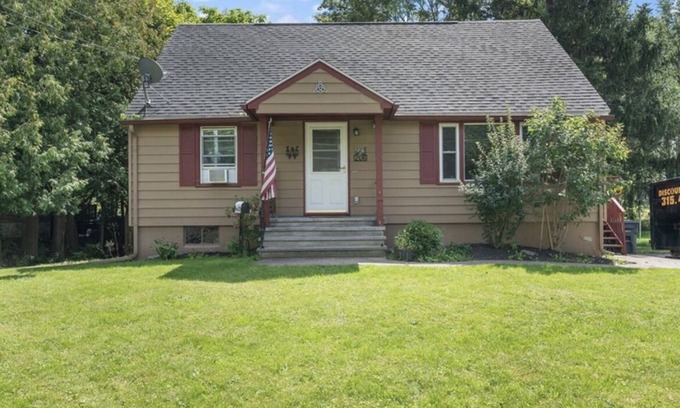 Manlius Casa | Village of Manlius, two bedrooms & private bathroom available in shared home