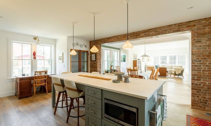 Red Hook Casa | Village Retreat - Stylish + Historic Hudson Valley