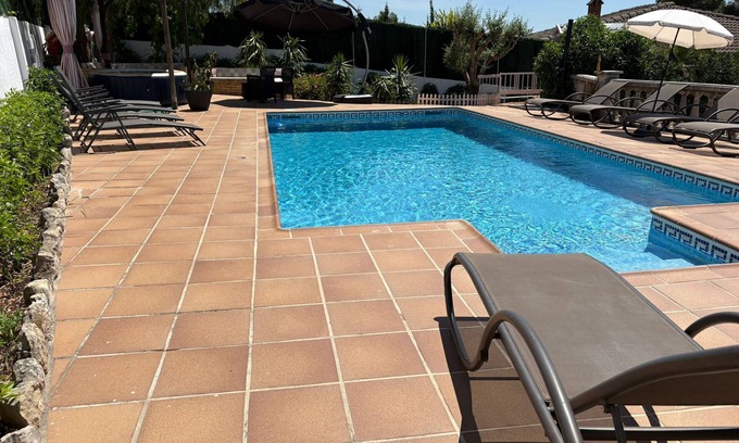 Olivella Casa | VILLAILUSIONS, RESORT A 15KM SITGES. Piscina, Sauna.Spa.Billar.Futbolín.Barbacoa