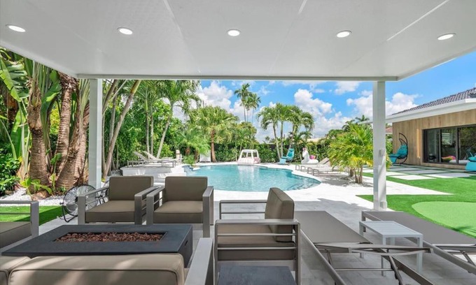 North Miami Casa | VillaLee-Jungle Palm Island white marble pool Area