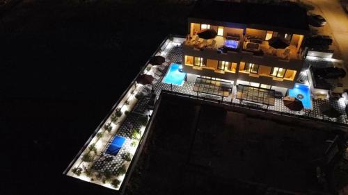 Srima Apartamento | VillaMIA - heated pool & jacuzzi-10 persons-boat tours