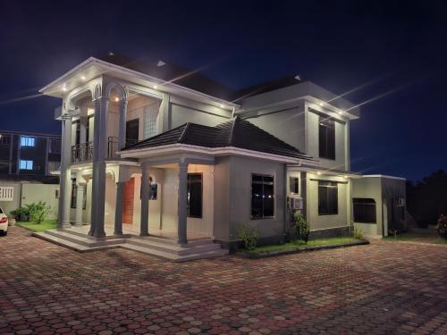 Dar es Salaam Hotel | Villarina Inn