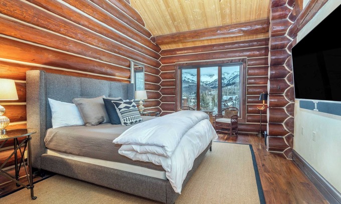 Mountain Village Cabina | Villas At Tristant 137 by Avantstay Ski In/ Ski Out Home w/ Panoramic Views & Hot Tub