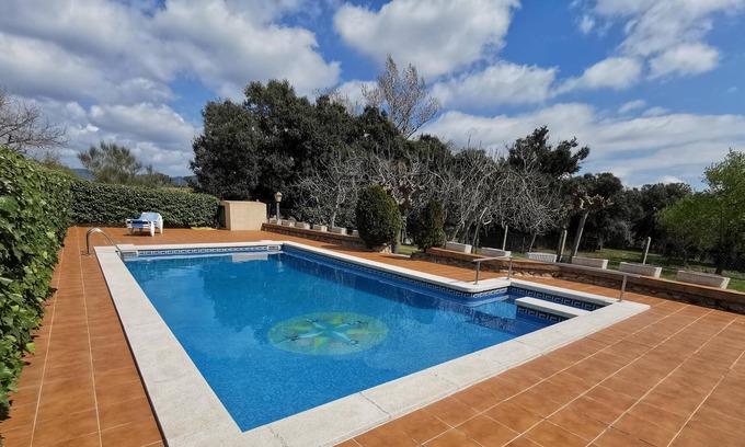 Llagostera Casa | VILLAS COSETTE MASÍA CAN TIBAU rodeada de bosques y campos