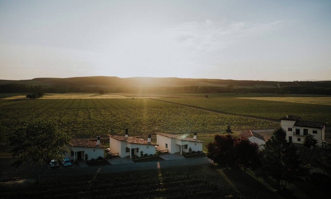 Baños de Rioja Villa | Villas Finca La Emperatriz