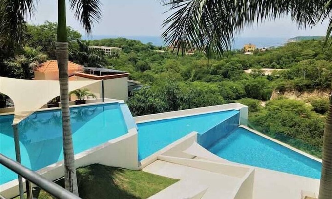 Crucecita Casa | Villas Paraiso Main House