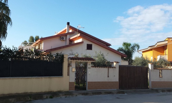 Sciacca Apartamento | VILLAVENEZIA 2 apartment villa with garden by the sea Capo San Marco Sciacca