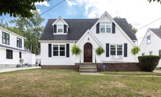Kamm's Corners Casa | VillaWestparkCLE, a Blissful Stay!
