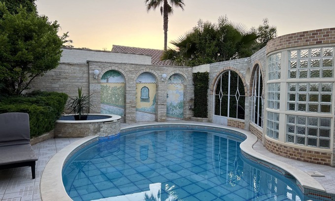 Villeneuve-les-Beziers Casa | Villeneuve les Béziers, Globetrotteur, Villa 8pers