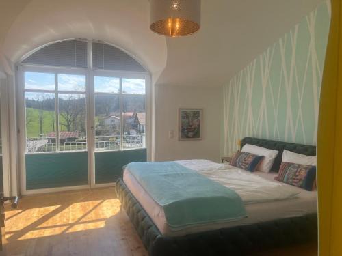 Oberdorla Casa | Villenzimmer mit eigenem Bad, Kunst und Aussicht