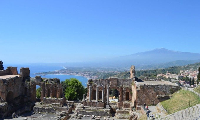 Mazzeo Apartamento | Villetta 2 to 6 people, in Taormina, 50 m from the beach. garden and private parking.