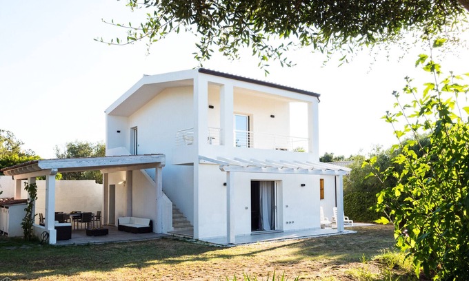 Pittulongu Chalet De Esquí | ViIletta Bianca: 7 huéspedes casa rural, wifi y jardín, playa 400mt.