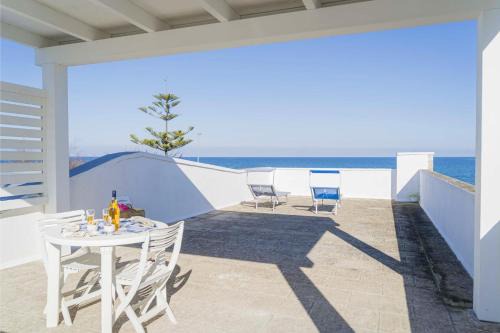 Torre Specchia Ruggeri Apartamento | Villetta Meraviglia With Garden Sea View - Happy Rentals