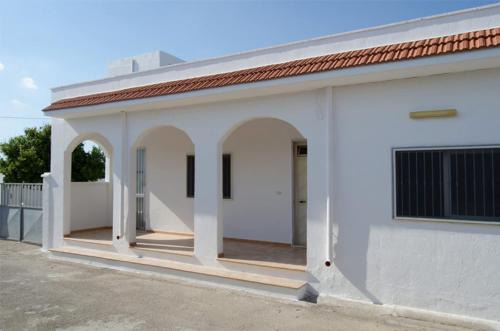 Specchiarica Casa | Villetta Misia con Piscina a 350 mt dalla spiaggia Specchiarica di San Pietro in Bevagna