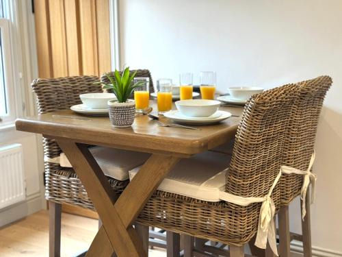 Stamford Casa | Vine Cottage, 3 Bedroom, Stamford Centre by Belmont Places