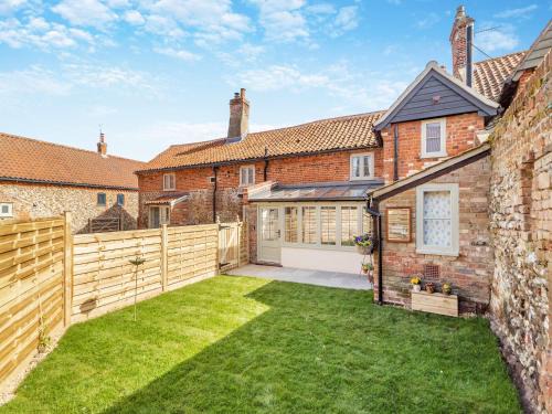Great Snoring Casa | Vine Cottage - Ukc4237