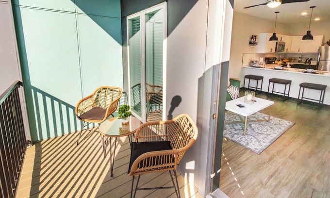 Evansville Apartamento | Vine · Downtown Apt w/Rooftop Yoga, W-Fi & Pet Friendly