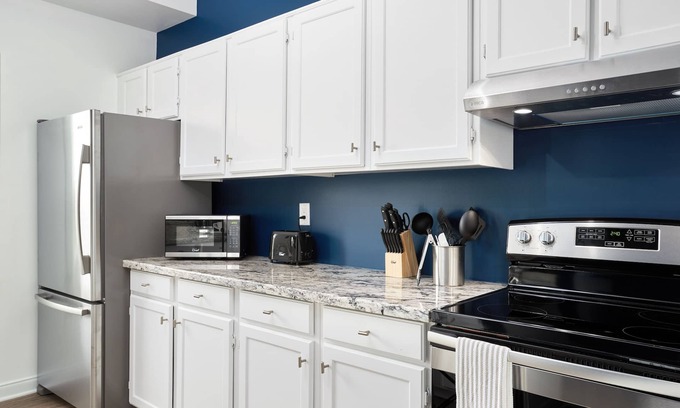 Old Town Historic District Hotel | Vine Village Apartments