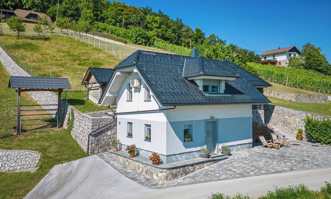 Smarjeske Toplice Casa | Vineyard Cottage Deer's Hill, Šmarješke Toplice, Slovenia