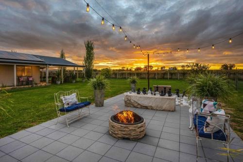 Eurunderee Casa | 'Vineyard Cottage' A Golden Escape among the Vines