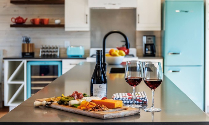 Southeast Kelowna Cabaña | Vineyard Cottage in Wine Country!