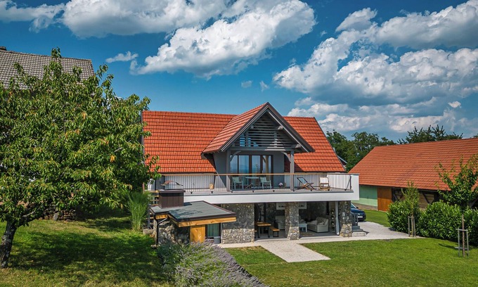 Semic Casa | Vineyard Cottage Lan On The Hill, Semič, Slovenia