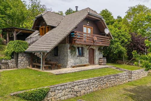 Trska Gora Casa | Vineyard Cottage Rataj 1 Hot Tub - Happy Rentals