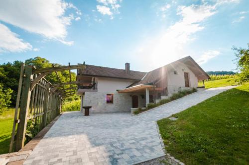 Gorenja Vas pri Smarjeti Apartamento | Vineyard cottage Radulja