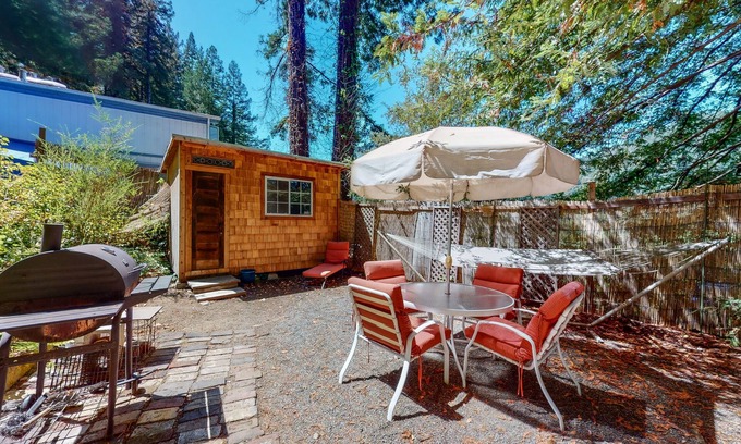 Guerneville Casa | Vineyard cottage with a hot tub, fireplace, washer/dryer & vineyard views