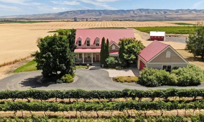 Milton-Freewater Casa | Vineyard Estate-Mountain views-Private; minutes to downtown. Pet friendly