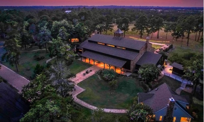 New Ulm Cabaña | Vineyard Estate with 3 Serene, Luxurious Cottages