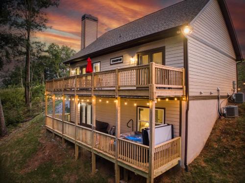 Talking Rock Casa | Vineyard Mountaintop Cottage