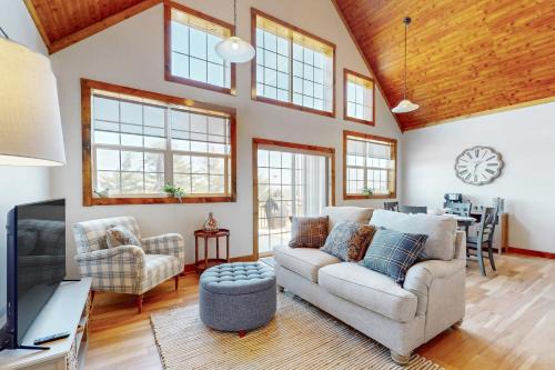 Town of Jerusalem Casa | Vineyard Sanctuary