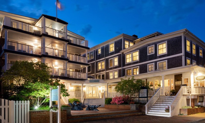Edgartown Hotel | Vineyard Square Hotel & Suites
