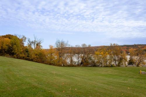 Prince Edward Casa | Vineyard Suite - Family Friendly in Picton PEC