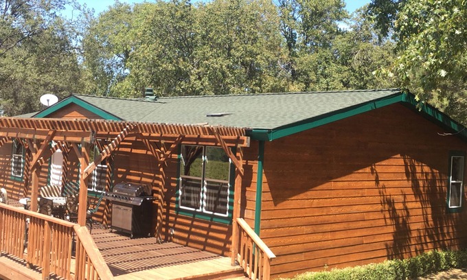 Somerset Casa | Vineyard View Cottage in Fair Play - located on Winery Estate!