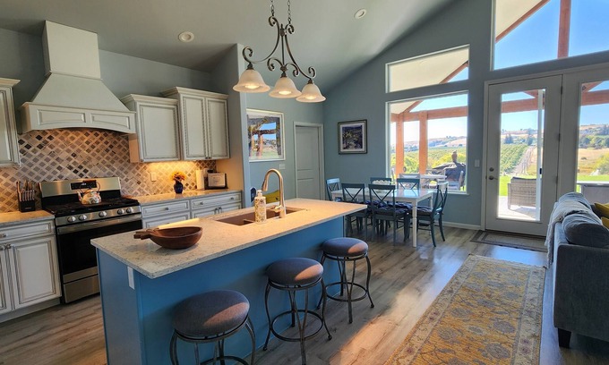 Selah Casa | Vineyard View Home . . . Think Tuscany! . . . Stay & Play! Positively Stunning!