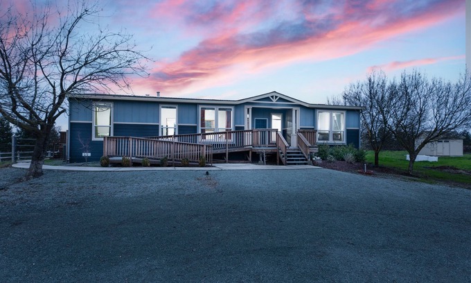 Victor Casa | Vineyard Vista Retreat | Close to Wineries, Lakes, & More! Sleeps 6, Hot Tub